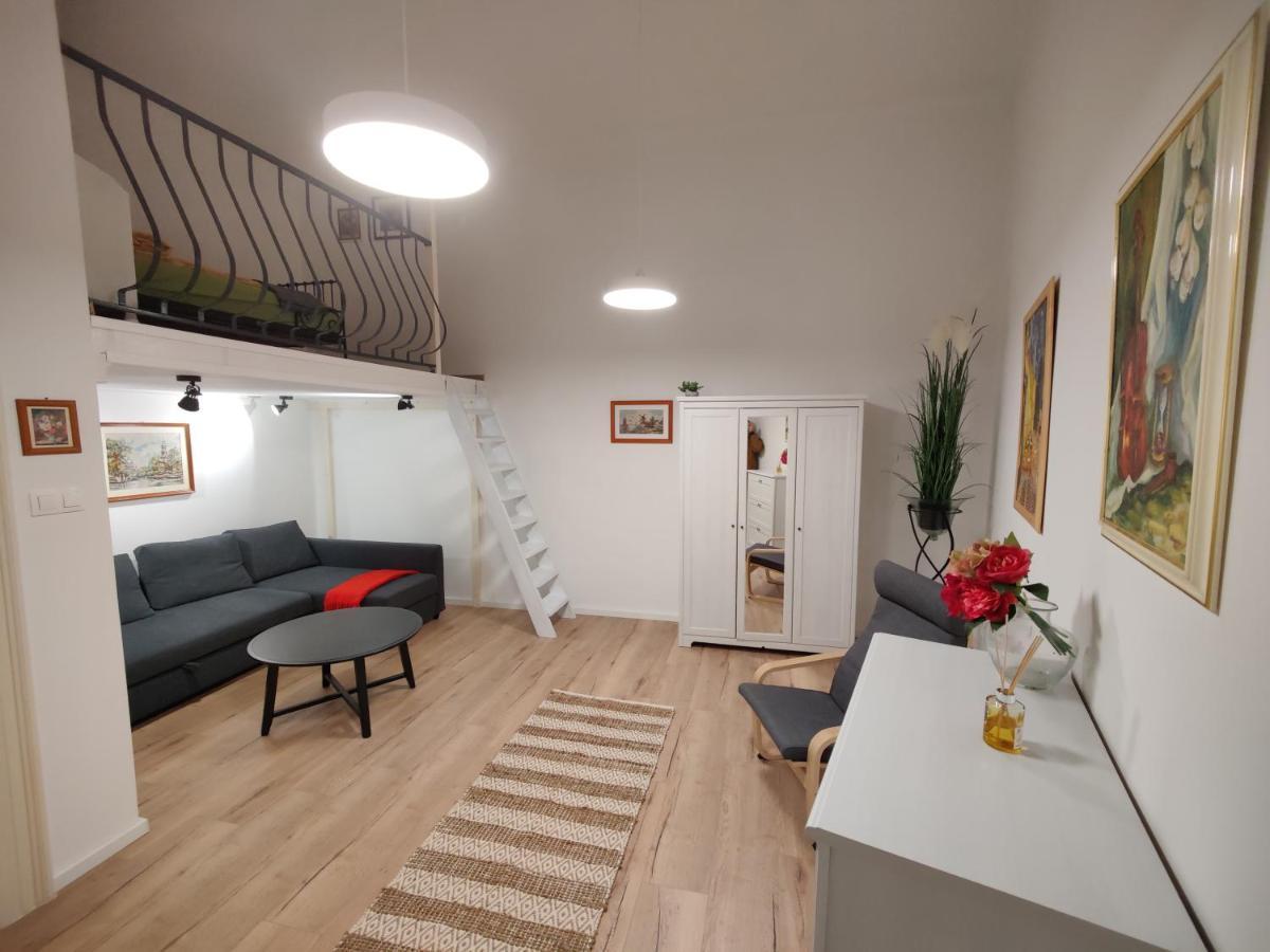 Calm, Artistic 9th Distric Central City Appartement